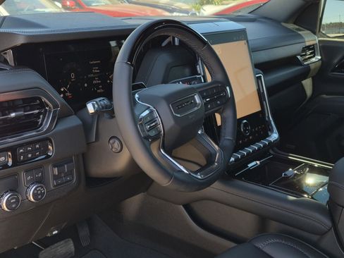 Used 2025 GMC Yukon XL Denali w/ Denali Reserve Package image 29