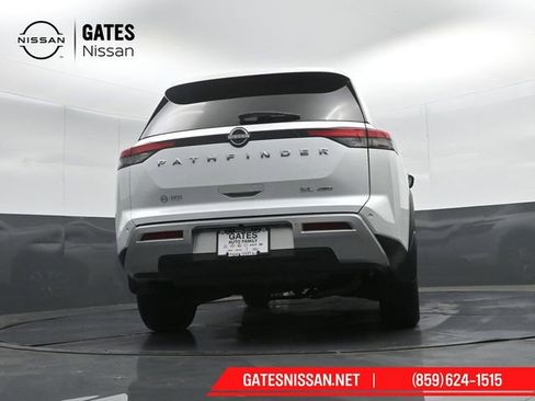Used 2025 Nissan Pathfinder SL AWD/4WD image 37