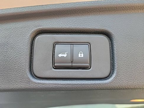 Used 2025 Nissan Pathfinder SL AWD/4WD image 19