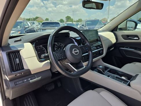 Used 2023 Nissan Pathfinder SL w/ SL Premium Package FWD image 2