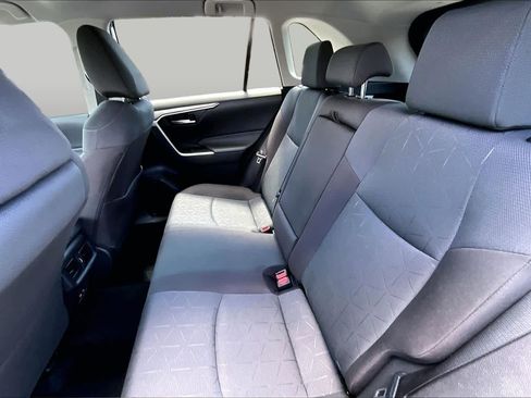 Used 2025 Toyota RAV4 XLE AWD/4WD image 19