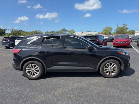 Used 2020 Ford Escape SE image 8