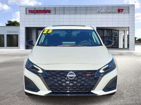 Used 2025 Nissan Altima 2.5 SR w/ SR Premium Package FWD image 2