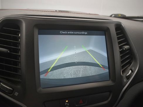 Used 2019 Jeep Cherokee Trailhawk w/ Cold Weather Group image 46