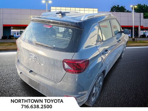 Used 2022 Hyundai Venue Limited w/ Cargo Package image 6