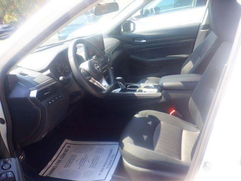 Used 2024 Nissan Altima 2.5 SV w/ SV Premium Package FWD image 5