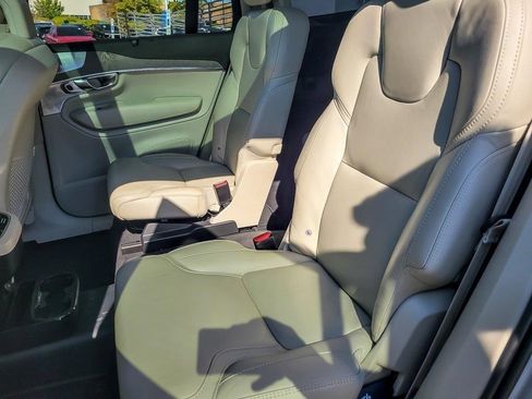 Used 2022 Volvo XC90 T6 Inscription w/ Lounge Package image 12