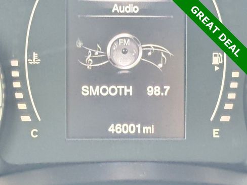 Used 2016 Jeep Renegade Latitude w/ Advanced Technology Group AWD/4WD image 19