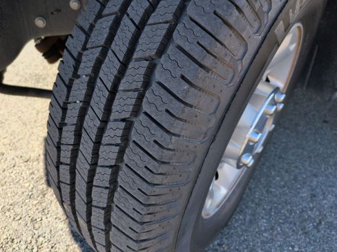 Used 2010 Ford F250 Lariat image 12