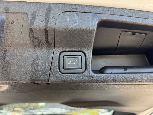 Used 2021 GMC Acadia SLE w/ Driver Convenience Package FWD image 29