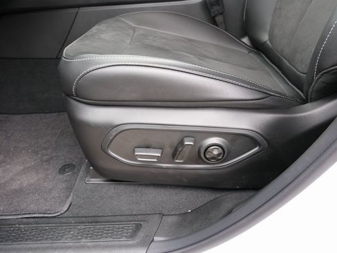 New 2025 Jeep Grand Cherokee Altitude image 27