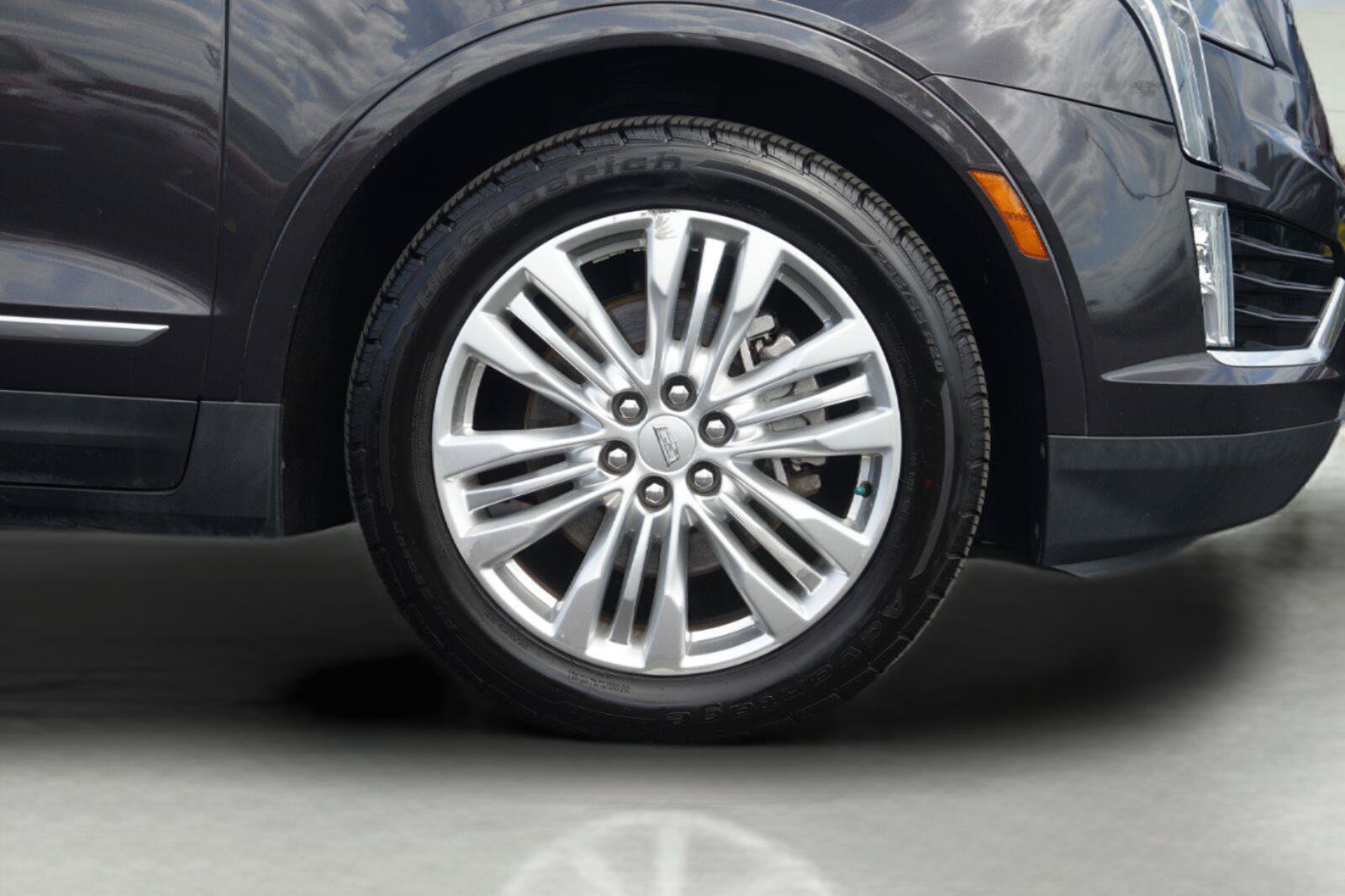 Used 2018 Cadillac XT5 Premium Luxury AWD/4WD image 4