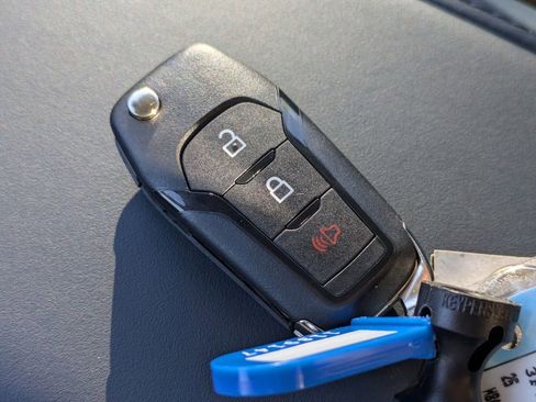 New 2025 Ford Maverick XL image 29