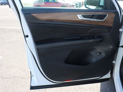 Used 2025 Volkswagen Atlas SE image 8