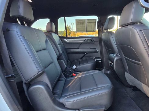 Used 2024 GMC Acadia Elevation image 12