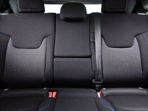 Used 2021 Jeep Renegade Latitude AWD/4WD image 15
