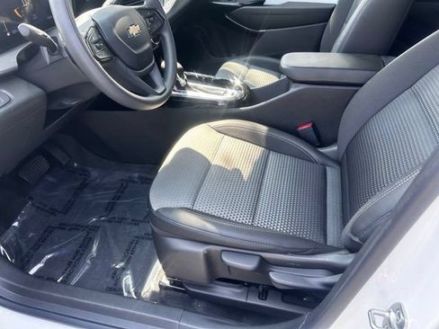 Used 2026 Chevrolet Trax LT FWD image 8