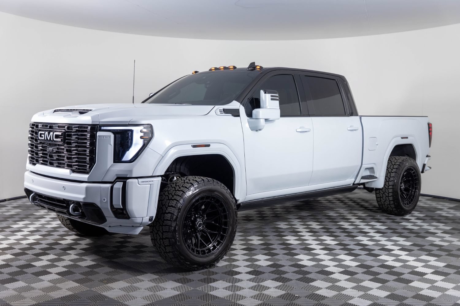 Used 2026 GMC Sierra 3500 Denali Ultimate AWD/4WD image 1
