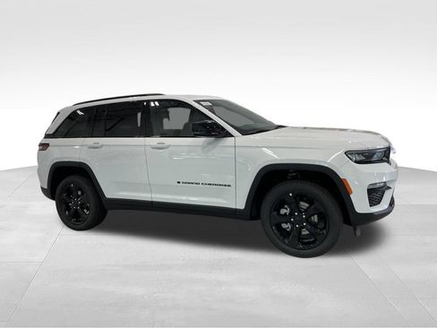 New 2025 Jeep Grand Cherokee Limited w/ Black Appearance Package AWD/4WD image 2