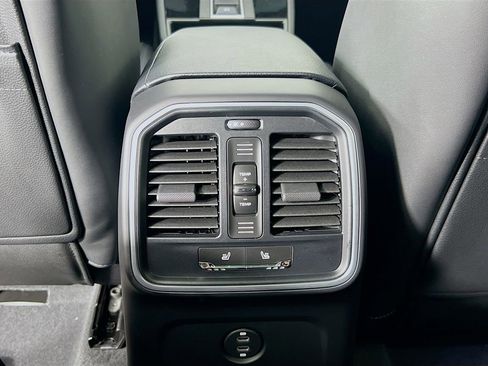 New 2026 Porsche Macan Base image 27