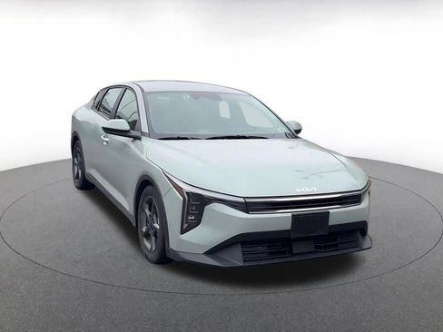 Used 2025 Kia K4 LXS FWD image 3