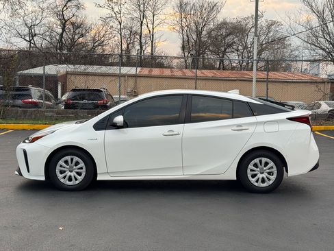 Used 2019 Toyota Prius L Eco image 8