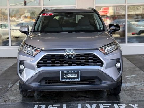 Used 2019 Toyota RAV4 XLE w/ Carpet Mat Package image 4
