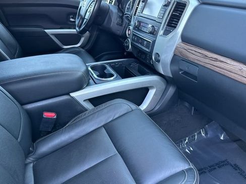 Used 2018 Nissan Titan SL w/ Chrome Package AWD/4WD image 19