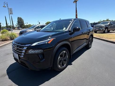 Used 2025 Nissan Rogue SV AWD/4WD image 1