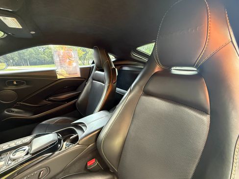 Used 2019 Aston Martin V8 Vantage Coupe RWD image 11