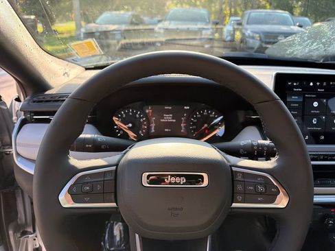 Used 2026 Jeep Compass Limited AWD/4WD image 21