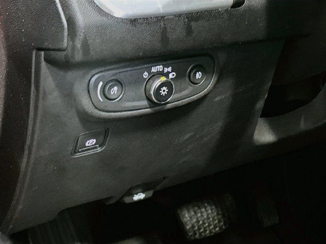 Used 2022 GMC Terrain SLT w/ Infotainment Package II FWD image 11