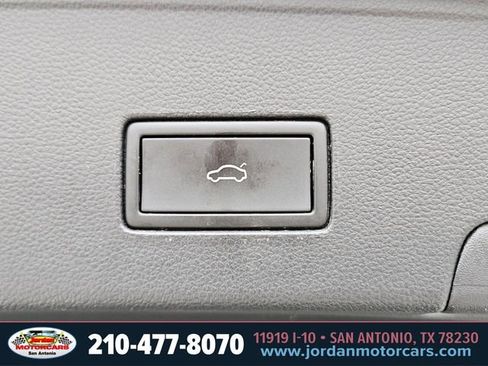 Used 2022 Volkswagen Atlas Cross Sport SE image 31