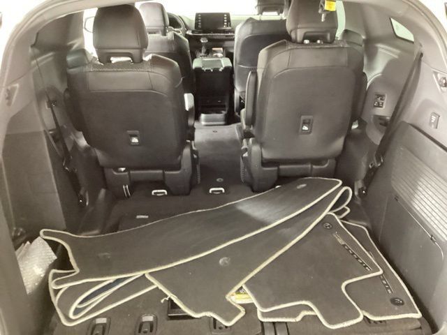 Used 2023 Toyota Sienna XSE AWD/4WD image 24
