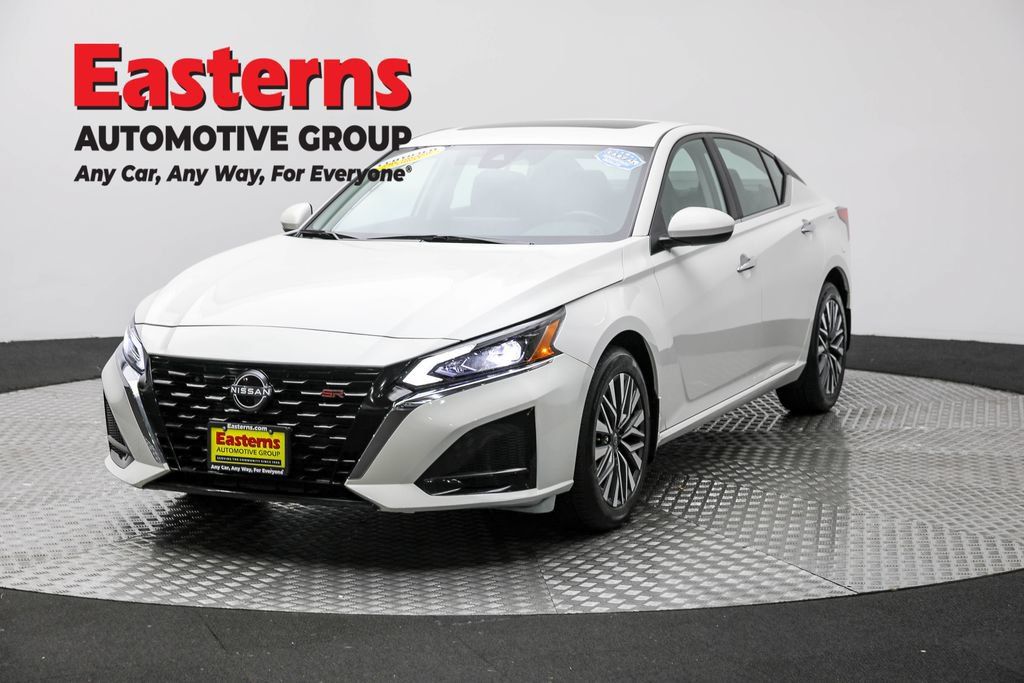 Used 2024 Nissan Altima 2.5 SV w/ SV Premium Package AWD/4WD image 1