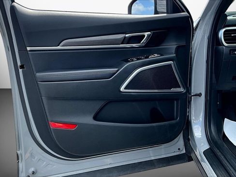 Used 2025 Kia Telluride AWD image 20