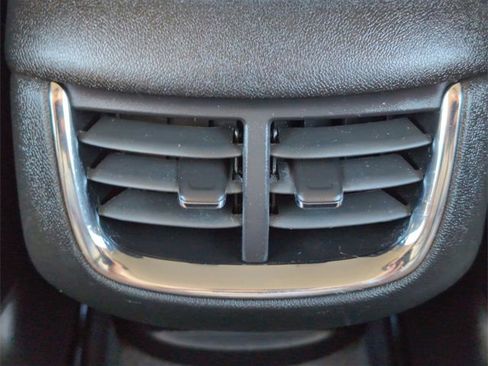 Used 2024 Chevrolet Malibu LT image 21