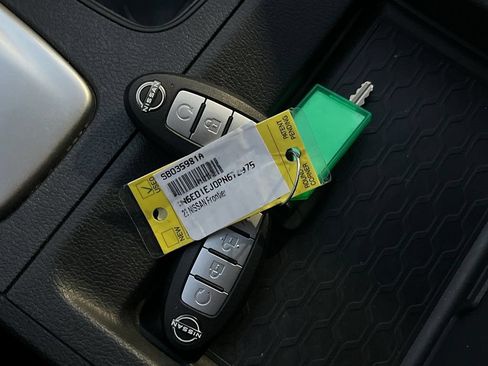 Used 2023 Nissan Frontier SV w/ SV Convenience Package RWD image 30