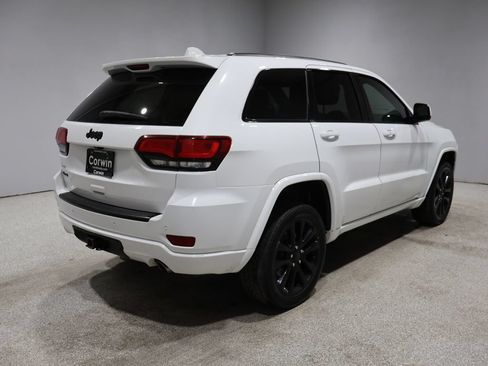 Used 2018 Jeep Grand Cherokee Altitude AWD/4WD image 17