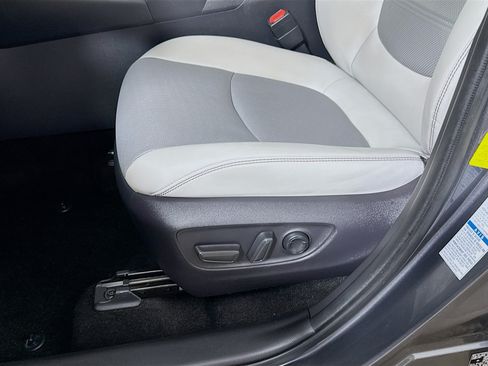 Used 2019 Toyota RAV4 Limited AWD/4WD image 21