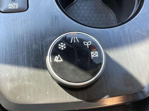 Used 2023 Nissan Rogue SV image 32