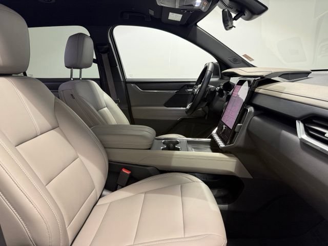 Certified 2026 GMC Acadia Elevation w/ Elevation Premium Package FWD image 31