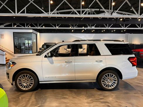 Used 2024 Ford Expedition Platinum image 2