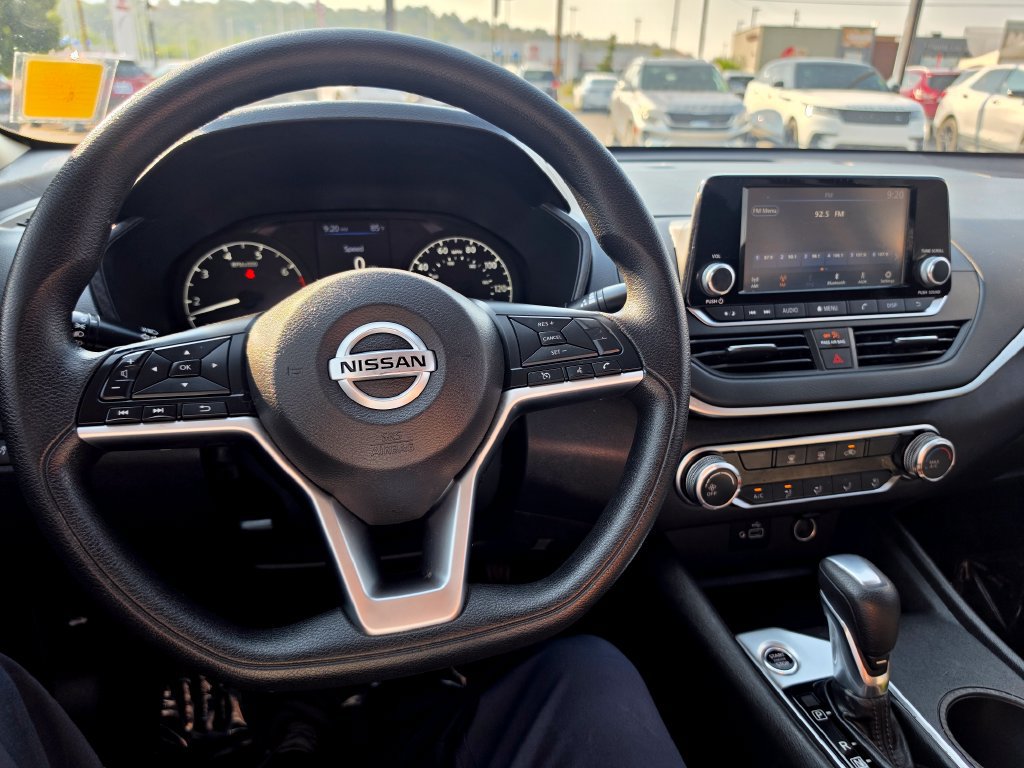 Used 2022 Nissan Altima 2.5 S w/ Driver Assist Package FWD image 9