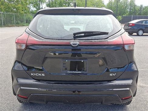 Used 2023 Nissan Kicks SV image 11