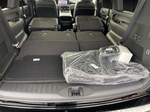 New 2025 Nissan Armada SL w/ Captain's Chari Seat Package image 17