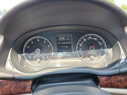 Used 2013 Volkswagen Passat 3.6 SEL Premium FWD image 18