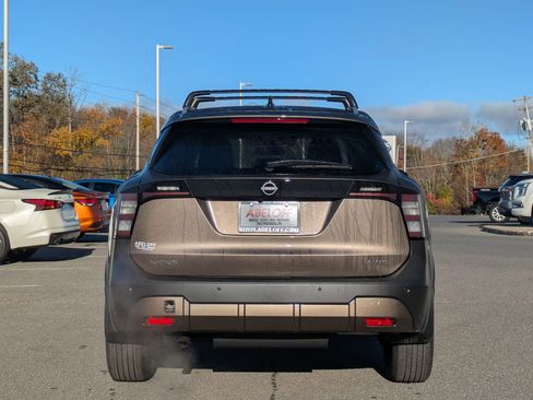 New 2026 Nissan Kicks SV w/ Cold Weather Package image 5