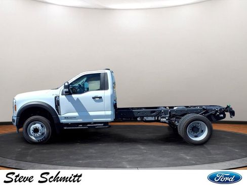 Used 2025 Ford F550 2WD Regular Cab Super Duty image 2
