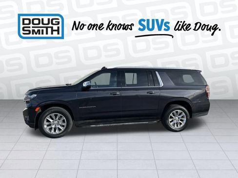 Used 2023 Chevrolet Suburban Premier image 2